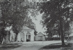 1850 : la deuxième école de Nivezé se situait à côté de la source du Tonnelet (document collection Musées de la Ville d’eaux-Spa)   