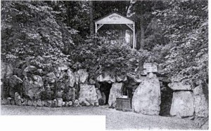 Barisart : le pavillon et la grotte.