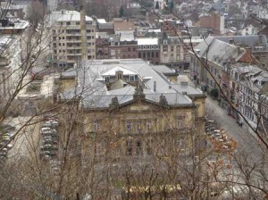 Le bâtiment construit dans la cour dans les années 1930  sera démoli pour remettre en valeur la cour intérieure.