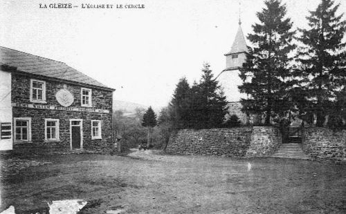 Carte postale  1900 : A gauche, le café-salle « L’Echo des Campagnes » 