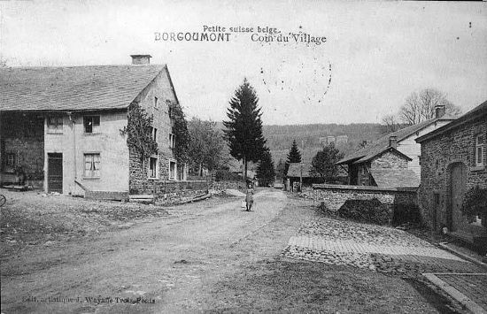 Carte postale : 1920 : le centre du hameau de Borgoumont