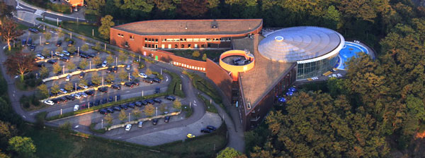 Nouveau centre thermal vu du ciel - Photo : www.parafly.be