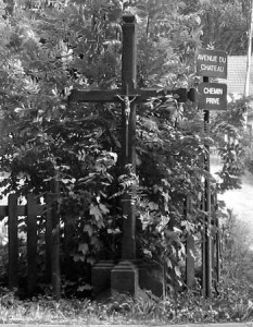 Croix du Watroz située à l’embranchement de l’avenue du Château