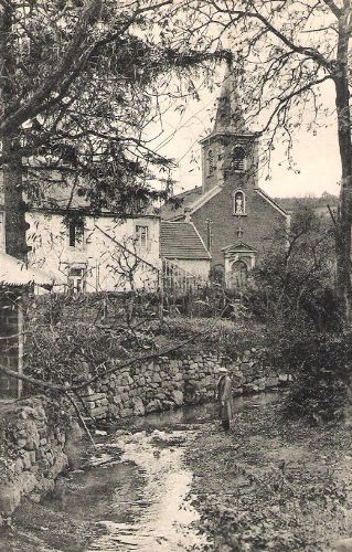 L’église et le presbytère de Winamplanche (carte postale)