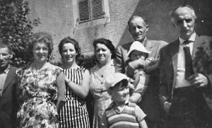 Juillet 1963 : Robert Lejeune, Arlette, Denise, les parents d’Arlette, Paul Jérôme (le père de Denise)  (photo collection Denise Jérôme)