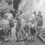 Des enfants dans la rue Gilles Ouda en ? (photo de Mme Buson) 