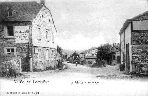 Carte postale 1910  Grand’rue : A gauche, l’hôtel des Ardennes de la famille Delvenne