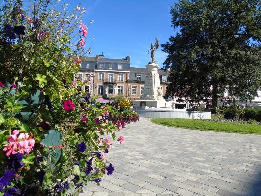 Le place du monument - Eté 2016