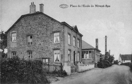 1933 : L’école de Nivezé (carte postale)