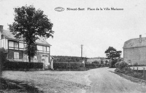 1933 : à droite, la ferme de Fernand Jérôme (carte postale collection M. Hans)