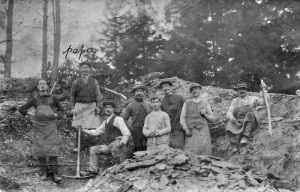 1916 : terrassiers sur le chantier de la route Creppe-Winamplanche  collection M. et Mme Dohogne)