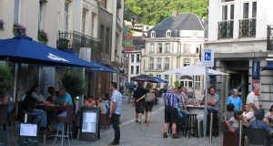 La rue Delhasse transformée en rue piétonne en 2013.