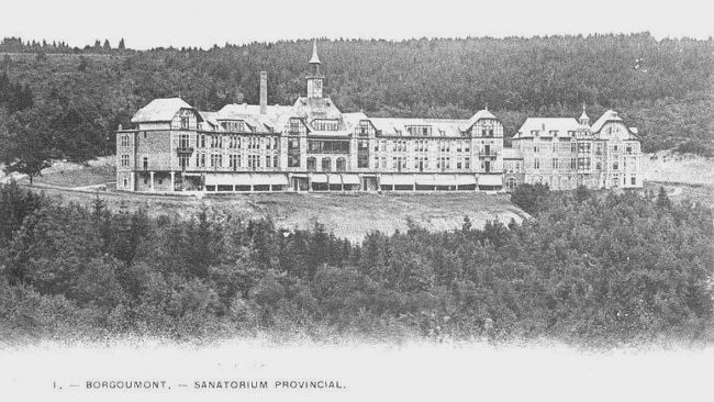 1910 : le Sanatorium Provincial de Borgoumont dont la façade arquée est orientée plein sud