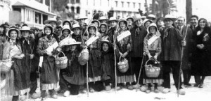 Des Spadois qui participent à la fête des Nations le 6 mars 1932 à Nice. La première dame à gauche est Sylvie Lejeune.