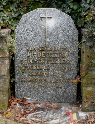 Stèle actuelle élevée à la mémoire de Jean-Pierre Beckers et de son fils Jean