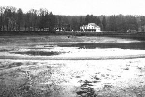 1976 : Année de grande sécheresse, le lac est presque à sec
