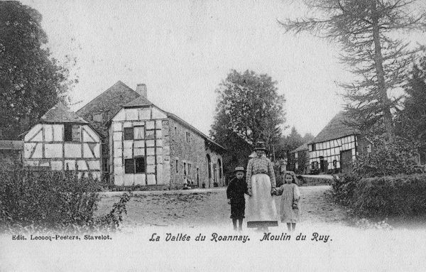 Carte postale : 1890 : à droite la ferme-café André